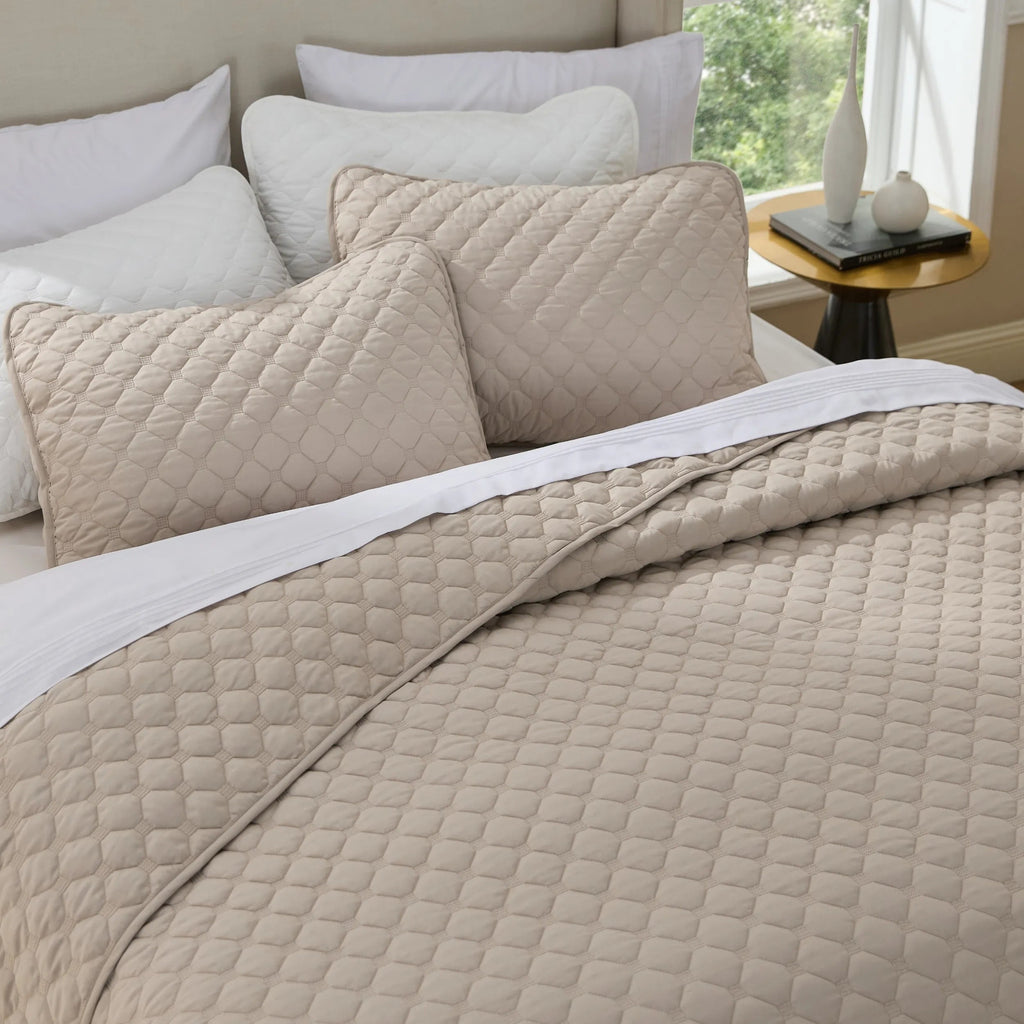 Classic Honeycomb Quilt Set