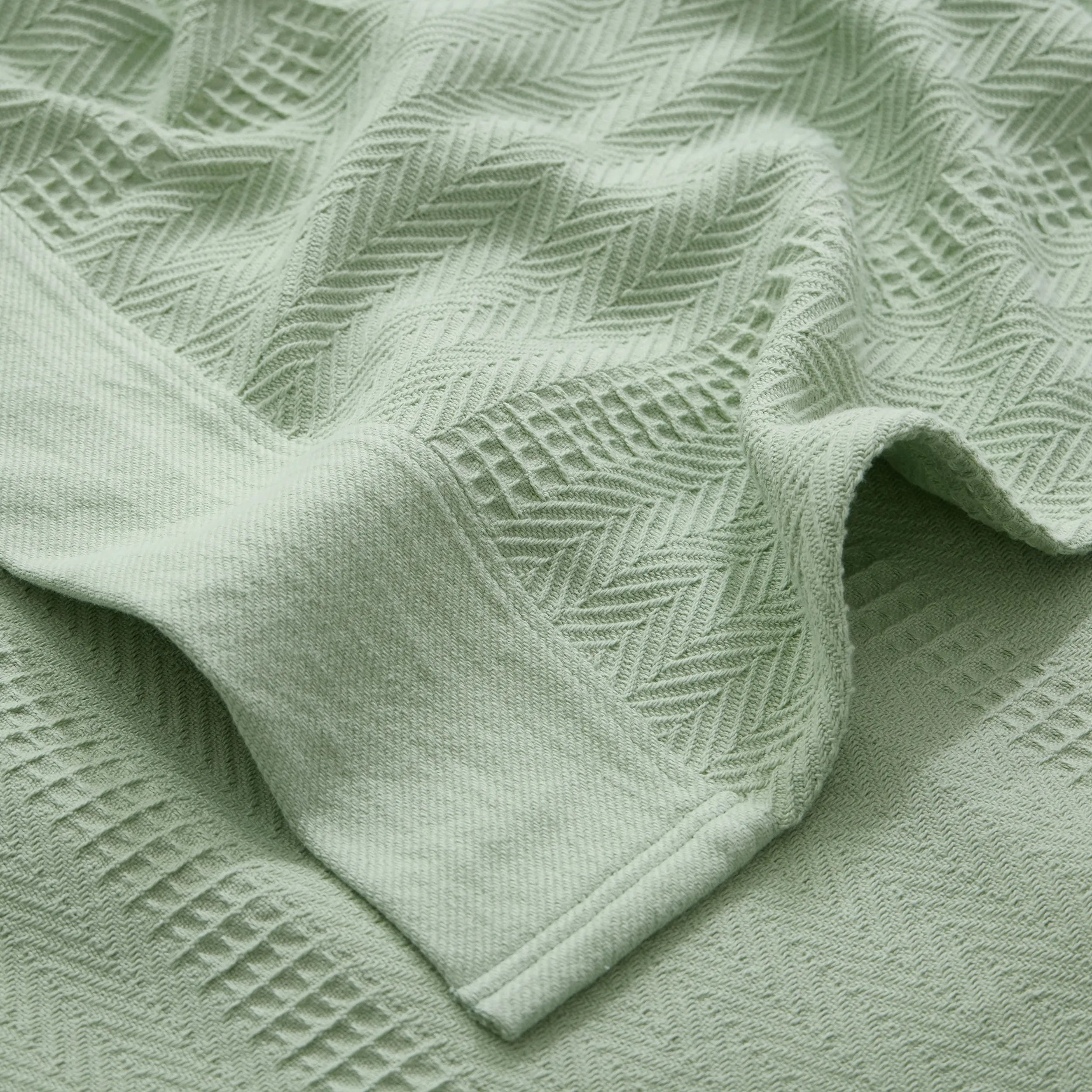 PureWovenTM Organic Cotton Waffle Herringbone Blanket
