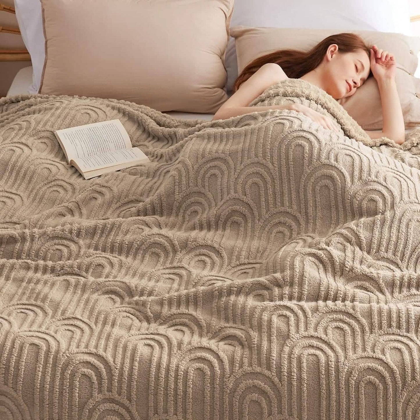 Arch Shaggy Sherpa Fleece Blanket
