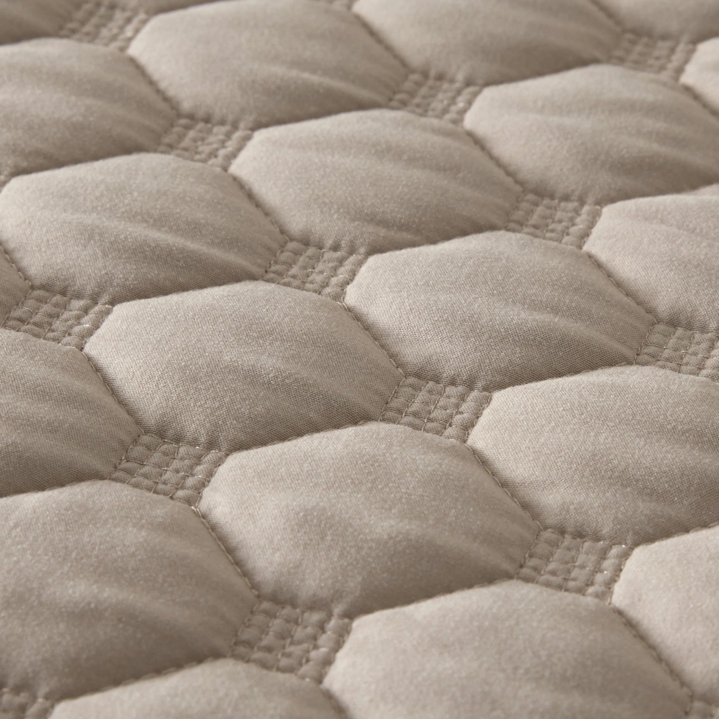 Classic Honeycomb Quilt Set