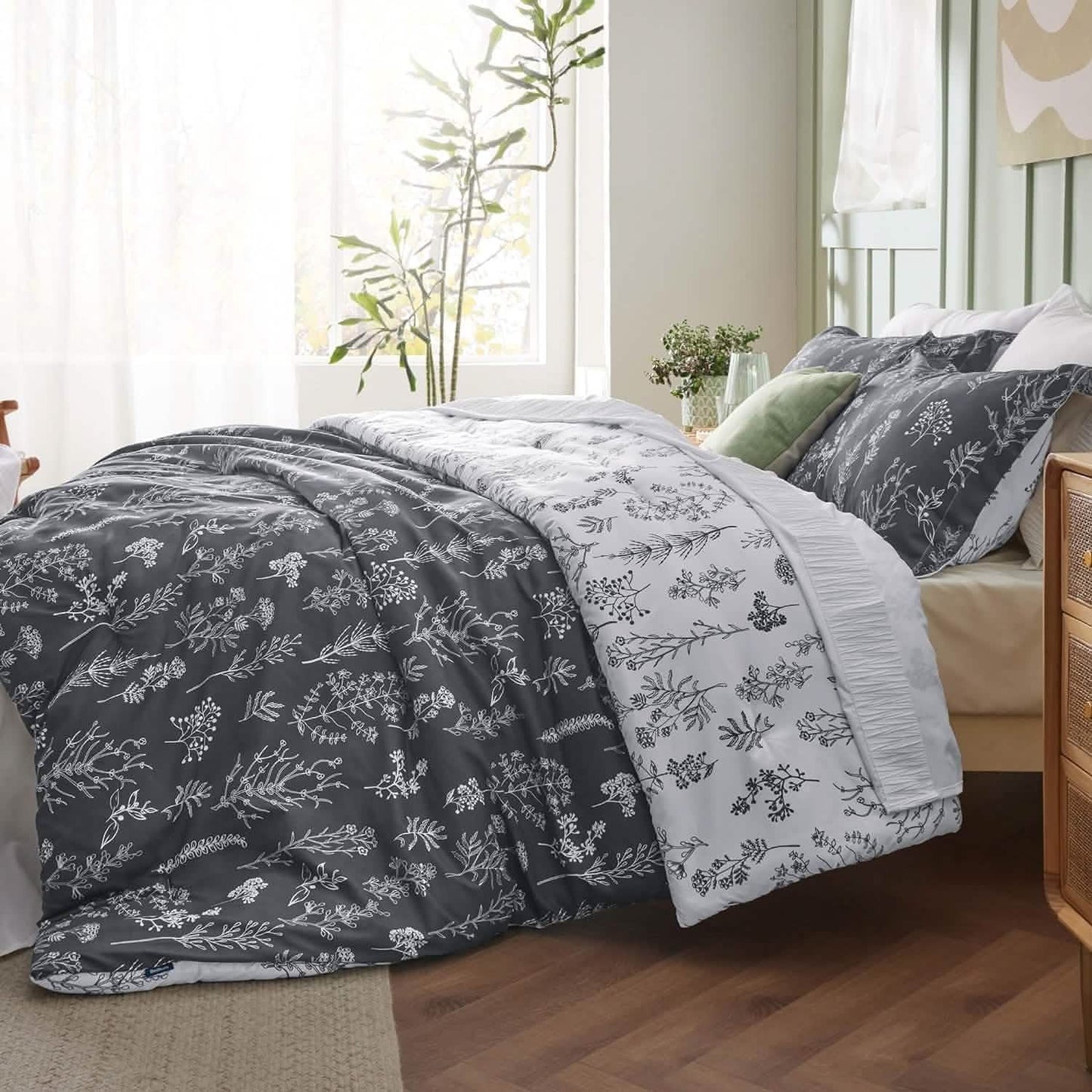 Reversible Floral Print Comforter Set