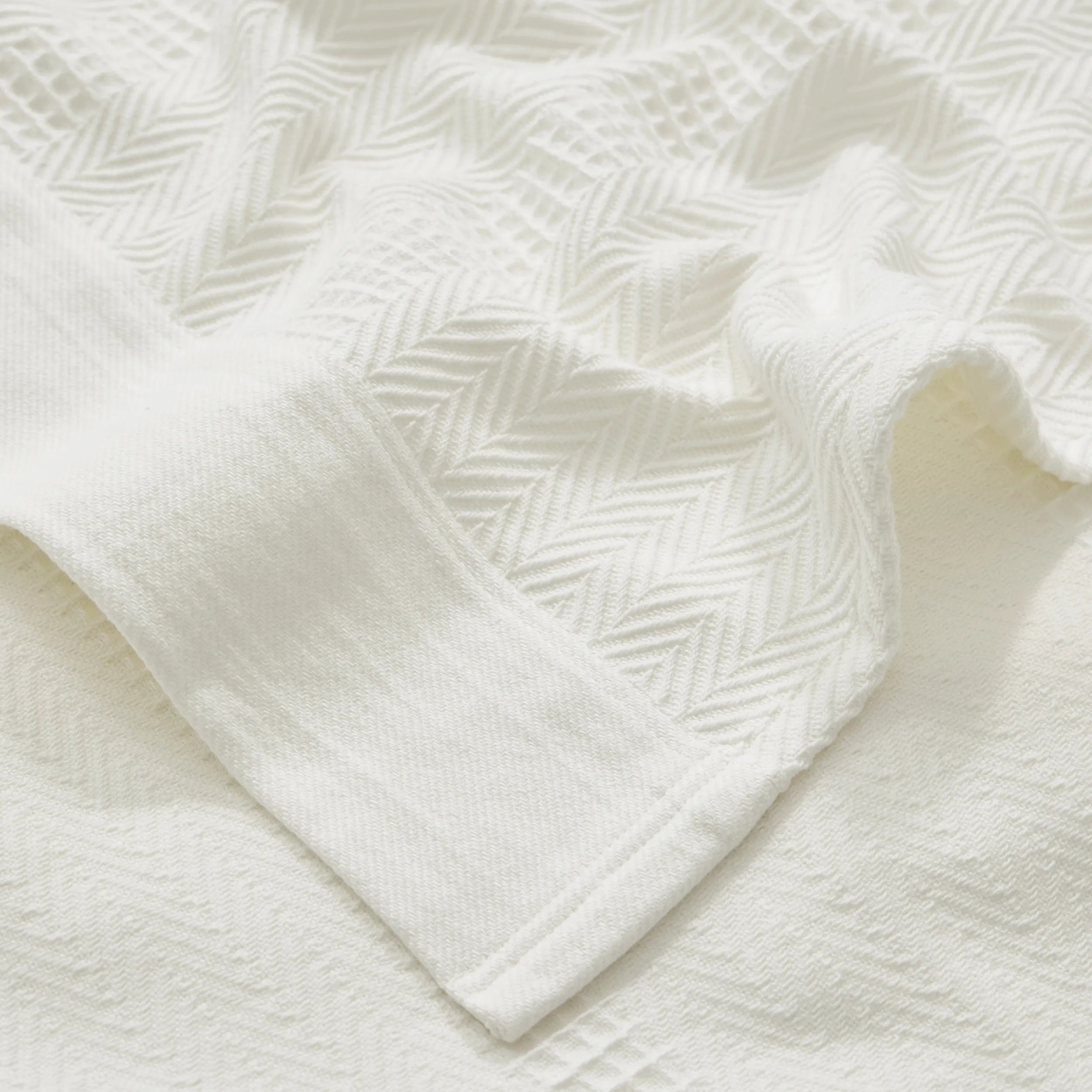 PureWovenTM Organic Cotton Waffle Herringbone Blanket