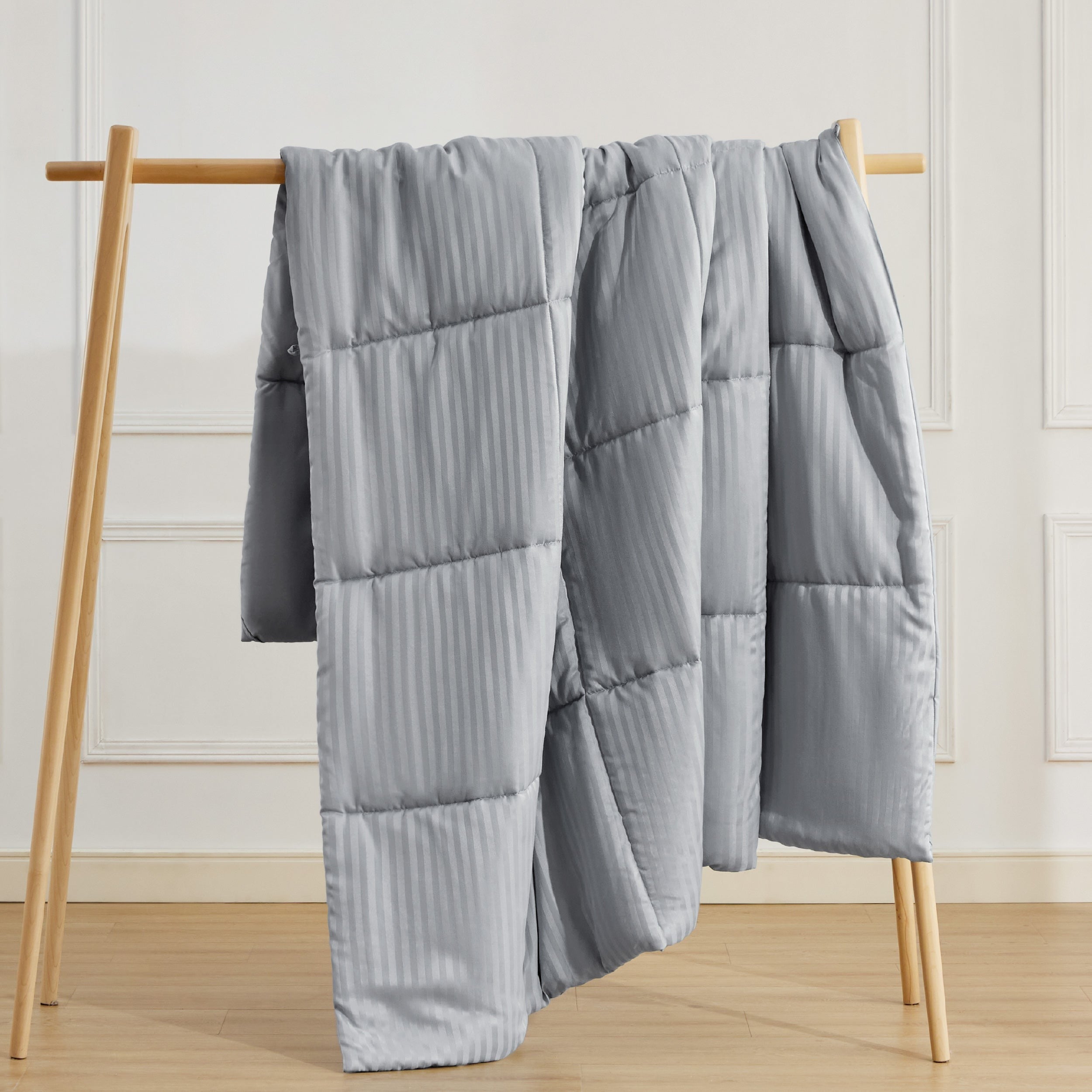 Weightless Comfy Striped Quilt
