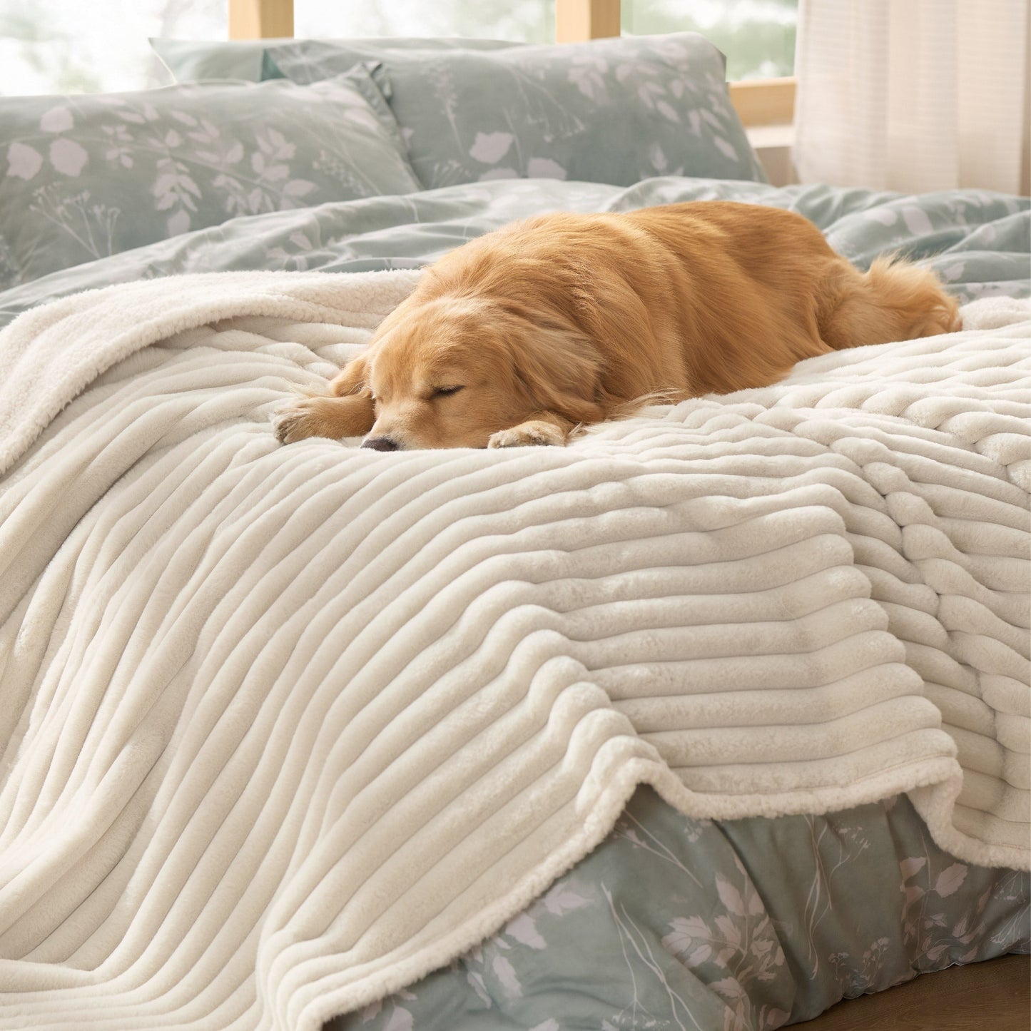 ComfyFleeceTM Waterproof Pet Blanket