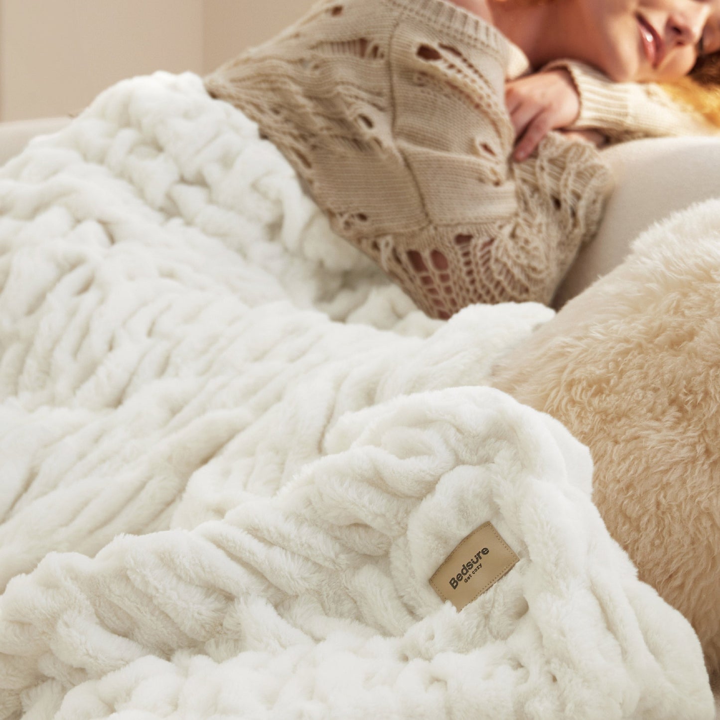Double-sided Faux Fur Ruched Blanket