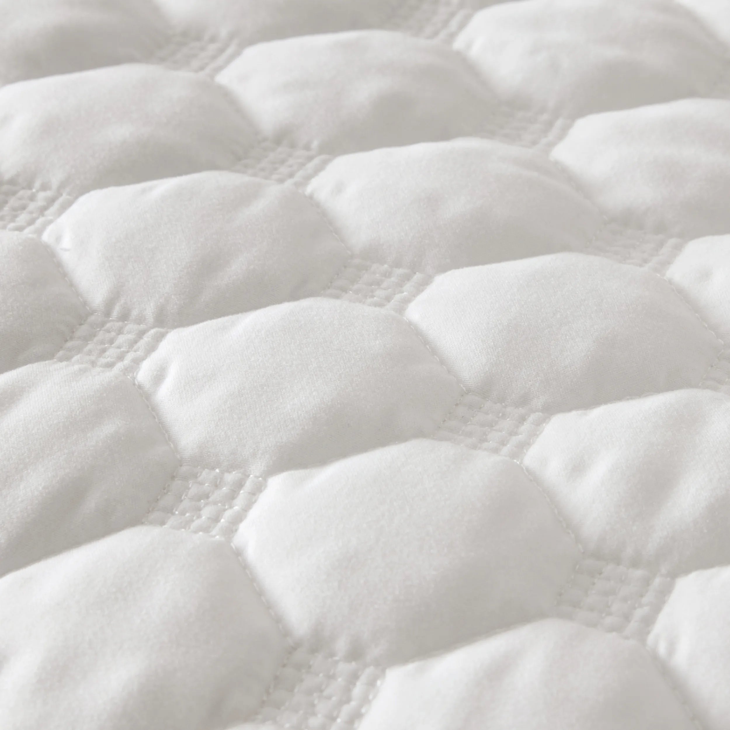 Classic Honeycomb Quilt Set