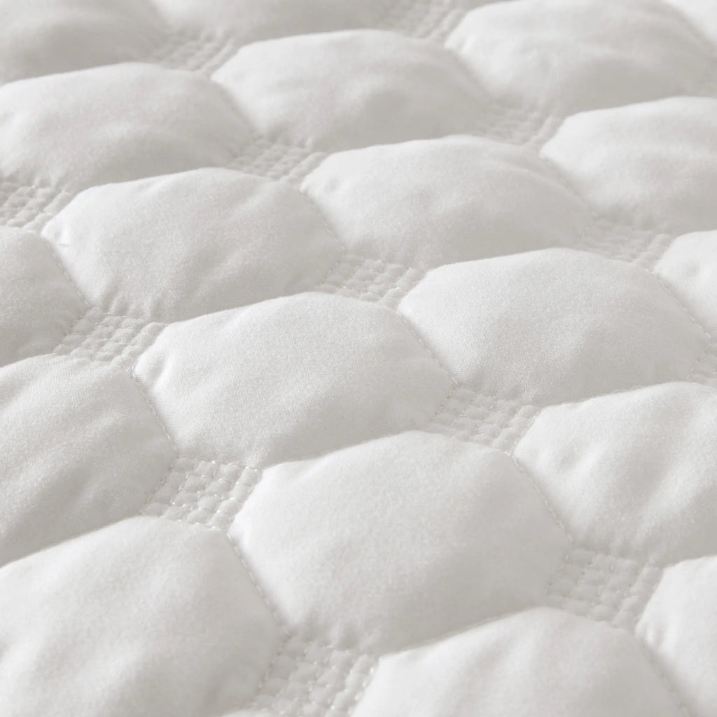 Classic Honeycomb Quilt Set