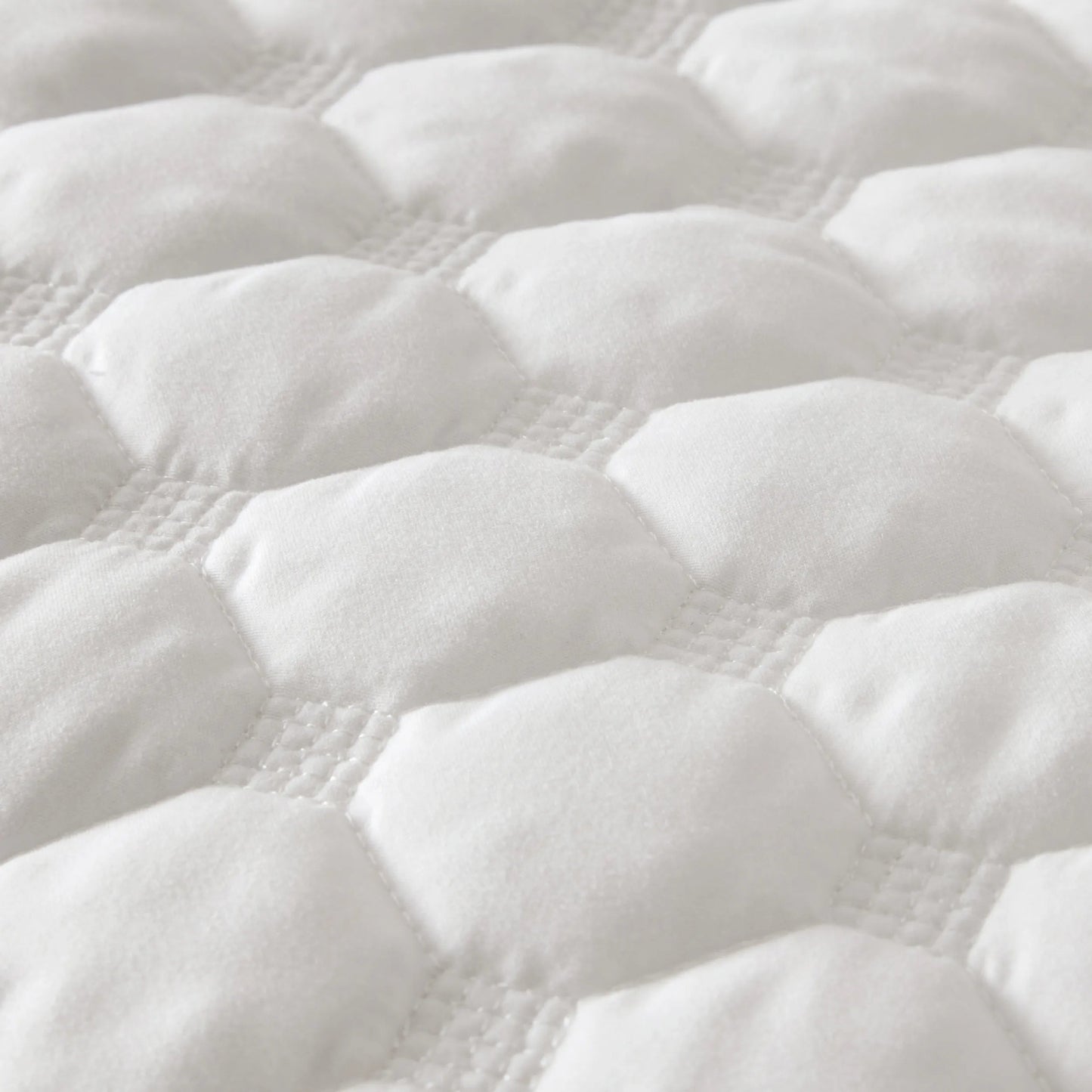 Classic Honeycomb Quilt Set